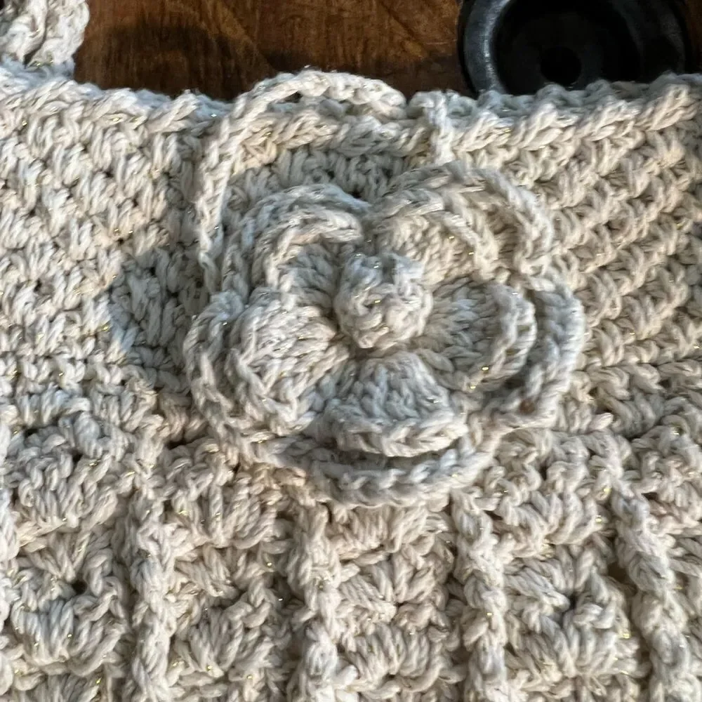 Gorgeous unbranded knit‎ weave boho purse in cream and gold metallic yarn